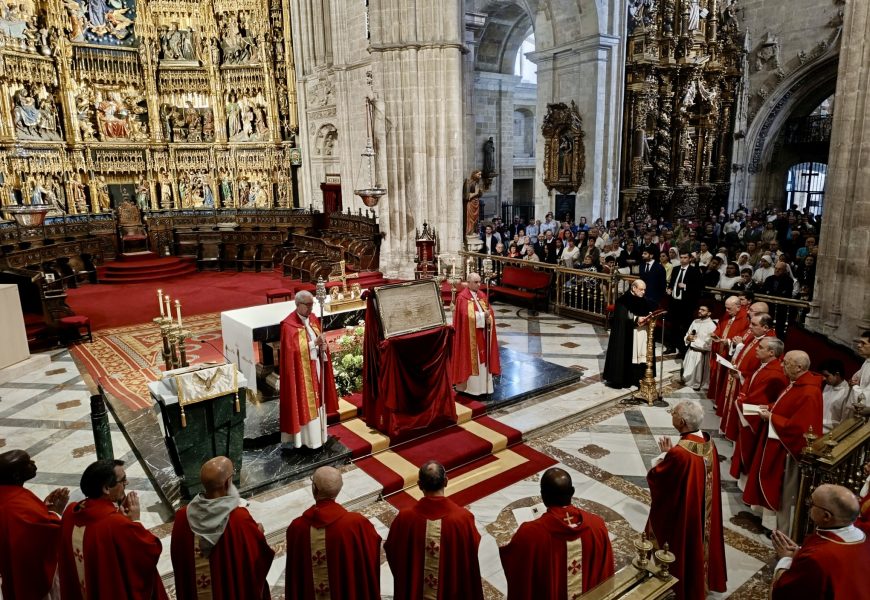 Finaliza la Perdonanza en la Catedral, unos días «con la atención puesta en la Santa Cruz»