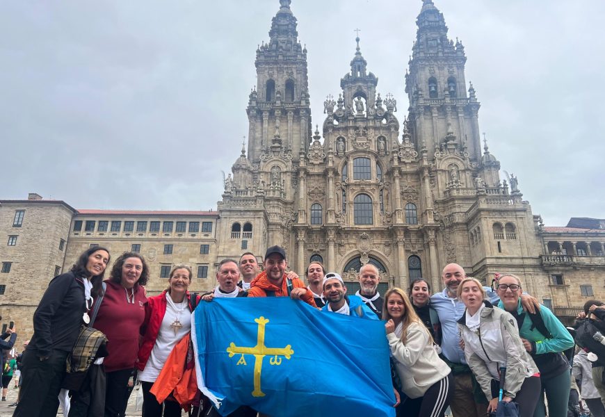 Reclusos, funcionarios y voluntarios de Pastoral Penitenciaria, en el Camino de Santiago