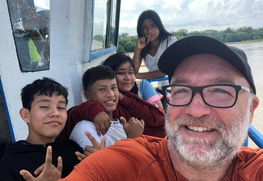 Alfonso Pombo, misionero laico asturiano en la Amazonía Peruana: «Es importante que los niños aquí conozcan otras realidades»